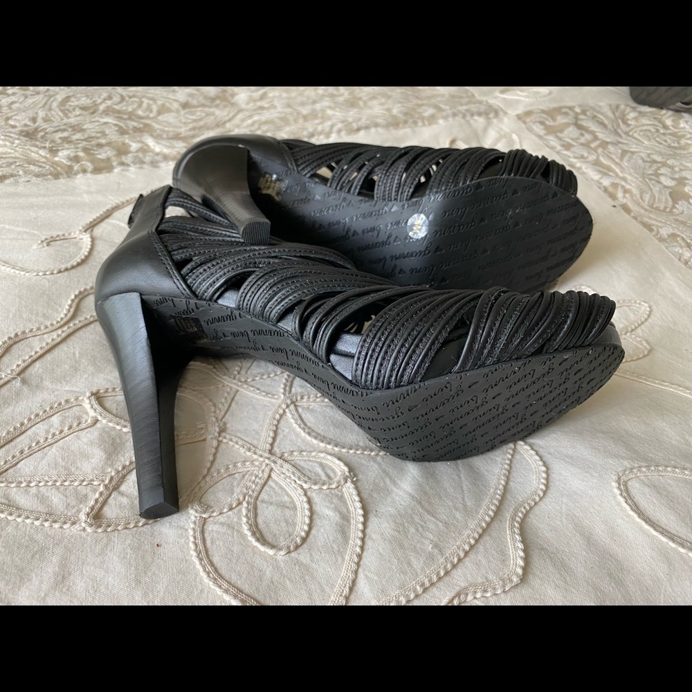 Gianni Bini Leather Strap Pumps NWOT - Picture 4 of 5